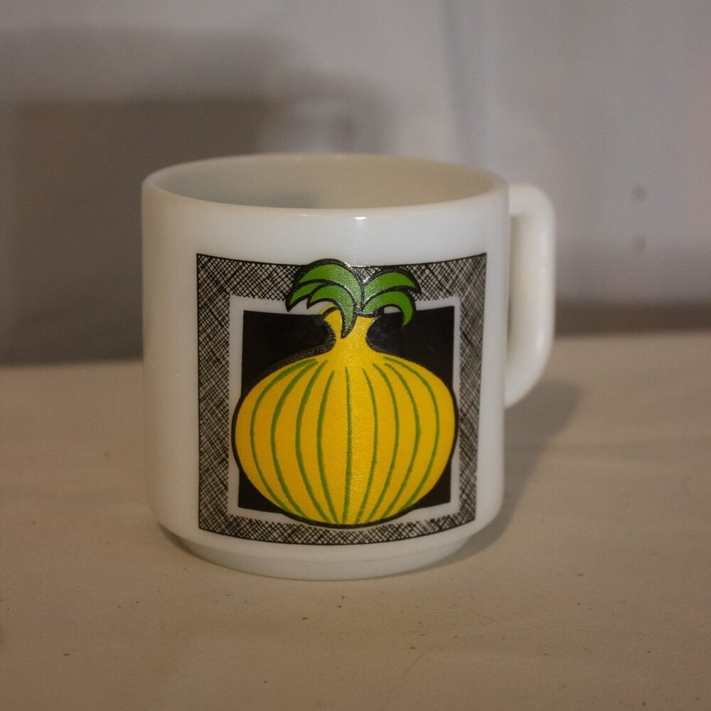 Vintage Milk Glass Mug Yellow Onion Design 10 Ounce Preowned